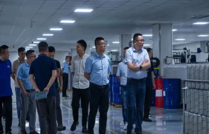 Delegação de Escavadeiras e Revendedores XCMG visita Zhejiang Headman Filtration Technology Co., Ltd. Explorando Novas Fronteiras em Inovação e Colaboração em Tecnologia de Filtros